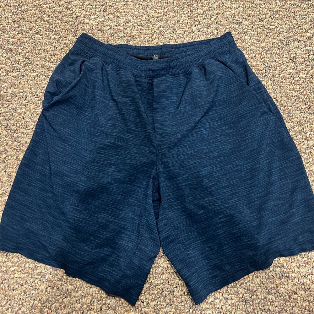 Lululemon Men’s lined shorts